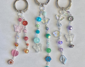 Llavero de mariposa con cuentas / Accesorio para bolso con mariposas rosas, moradas y azules