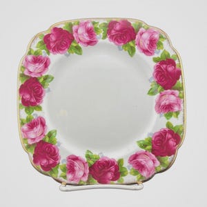 Royal Albert Old English Rose 7-3/4&quot; lunch dessert porcelain plate gold rim VTG