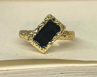 Anillo de oro texturizado ajustable con centro rectangular negro, anillo de oro resistente al deslustre, anillo de oro ajustable, anillo llamativo, anillo de banda