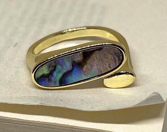 Anillo ajustable de oro con centro holográfico morado y azul. Anillo de oro resistente al deslustre. Anillo ajustable de oro. Anillo llamativo.
