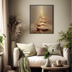 Op de afbeelding: Een ingelijste kunstdruk toont een pad van verlichte stapstenen die omhoog leiden. Het kunstwerk gebruikt warme, aardse tinten met een gouden licht. De print wordt weergegeven boven een cr&egrave;mekleurige bank met decoratieve kussens.