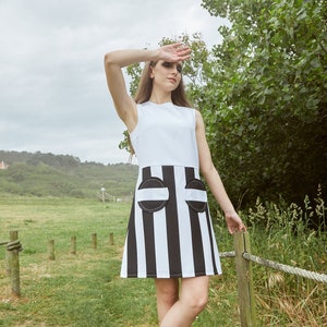 60s striped black and white dress, Mondrian Dress, Mod Shift dress, 60s mini dress, A line dress with no sleeves, 1960s dress