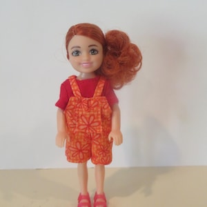 CHELSEA Orange and Red Print Bib Shorts Outfit