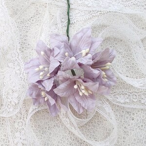 Shabby Chic Lily Flowers voor scrapbooking, kaart maken, gewijzigde kunst, Tags, mixed media, bruiloft, lavendel