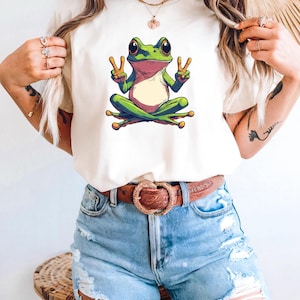 Comfort Colurs Opening Sale!Cute Frog Graphic T-Shirt – Funny Amphibian Lover Shirt – Aesthetic Nature Tee