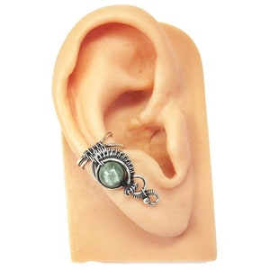 Manguito de plata esterlina con serafinita - SOLO OREJA DERECHA