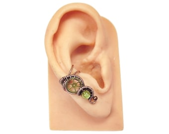 Pendiente Steampunk de bronce con peridoto: joyería industrial victoriana para la piedra natal de agosto.