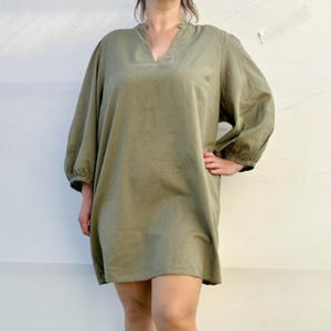 H&M Women&#39;s Loose Fit V-neck Mini Dress Size 2XL