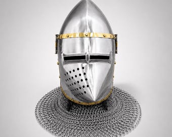 Casco vikingo hecho a mano con adornos de latón / Armadura de acero, cota de malla Aventail