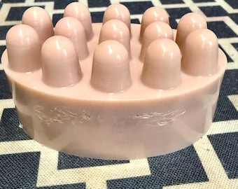 Pink Lotus - Yoni Bar – Naturlig feminin tvål för känslig hud | pH-balanserad och handgjord av SparkCalm