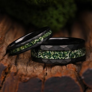 Bague en tungstène agate mousse, alliance pour couple, bague martelée noire pour elle et lui, bague de promesse nature assortie, cadeau d'anniversaire personnalisé