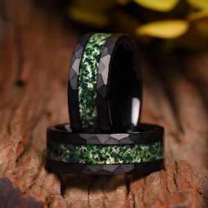 Anel de ágata musgo verde martelado preto - Aliança de casamento, presente para pai, anel de noivado, amante da natureza, presente de Natal, natural e ecológico de 8 mm