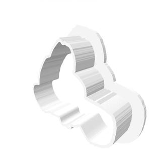 Puede incluir: Un cortador de galletas blanco, tridimensional, con forma de nube. El cortador tiene un diseño sencillo y limpio con bordes redondeados y un ligero efecto de sombra, lo que sugiere profundidad. El objeto está aislado sobre un fondo blanco.