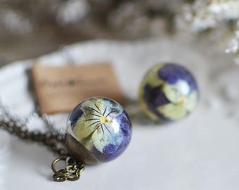Pressed flower necklace, mothers day jewelry, Mom gift, mothers day necklace, pansy viola resin jewelry, terrarium jewelry