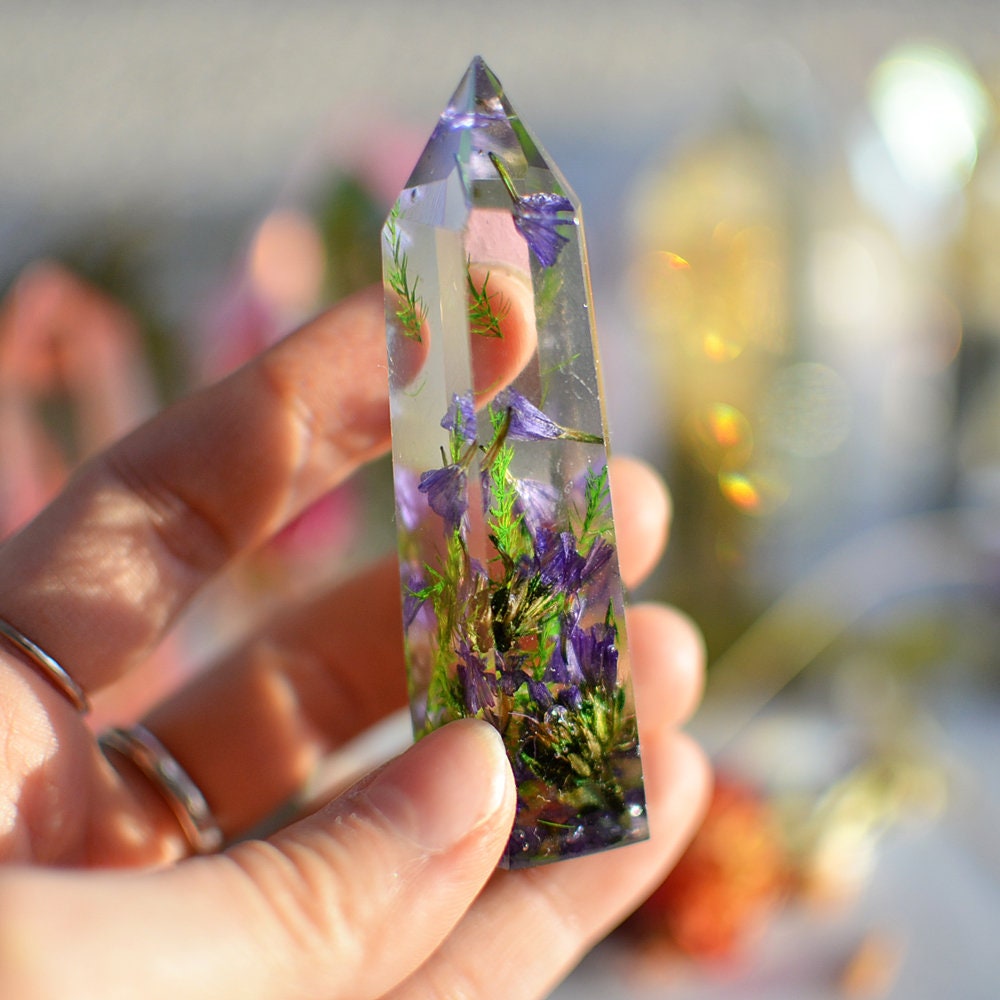 Cristaux de Résine, Terrarium Floral, Décor Style Boho, Tour Cristal, Obélisque Fleurs Préservées -