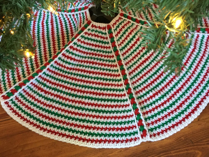 Christmas Tree Skirt Crochet Pattern image 2