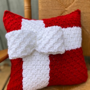 Christmas Gift Pillow - C2C Gift Square - Christmas Pillow Crochet Pattern