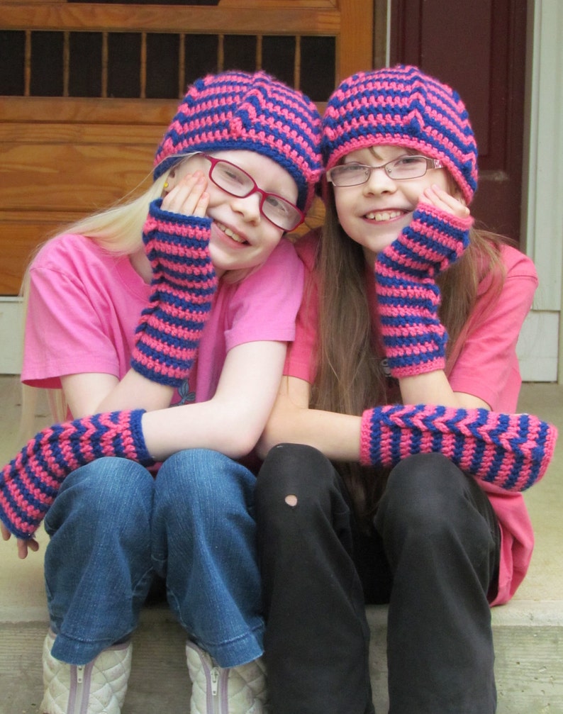 BFF Chain Link Hat & Wristwarmers Set Crochet Pattern Fits 4T preteen PDF image 1