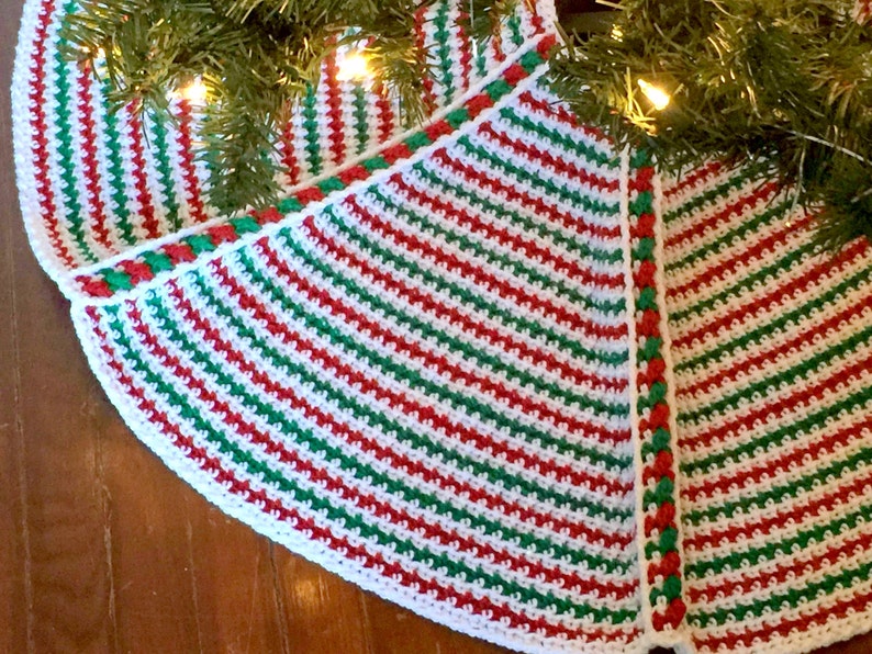 Christmas Tree Skirt Crochet Pattern image 1