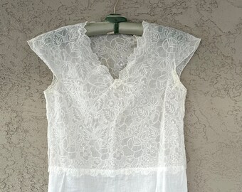 Vintage 1940s white embroidered Irish linen v-neck shirt, size Small wounded