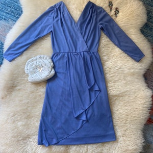 Vintage 1970s 1980s pastel purple / lavender faux wrap midi length secretary dress, size Medium