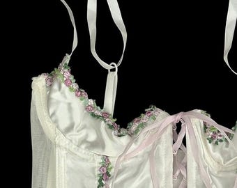 Vintage 1990s FREDERICK’S of Hollywood white satin & purple floral under-bust bustier w/ garter straps, size 32 / XS / S