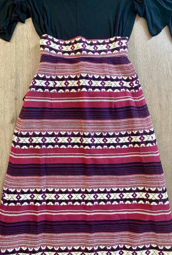 Vintage 1970s purple, pink, & black woven open fr… - image 10