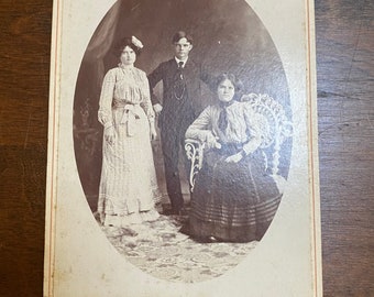 Fotografía familiar antigua de finales del siglo XIX/principios del siglo XX / tarjeta de gabinete