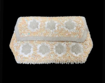 SALE - Vintage 1950s cream & white iridescent beaded floral embellished formal event / bridal clutch