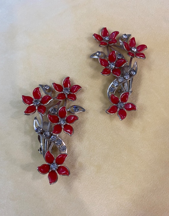 Vintage 1960s novelty red floral rhinestone clip-o