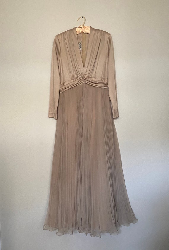 Vintage 1960s 1970s MISS ELLIETTE taupe / nude pl… - image 3