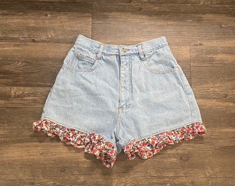 Vintage 1990s CONCEPTS & DESIGN high waisted light wash denim short shorts with floral ruffle hem, size Small