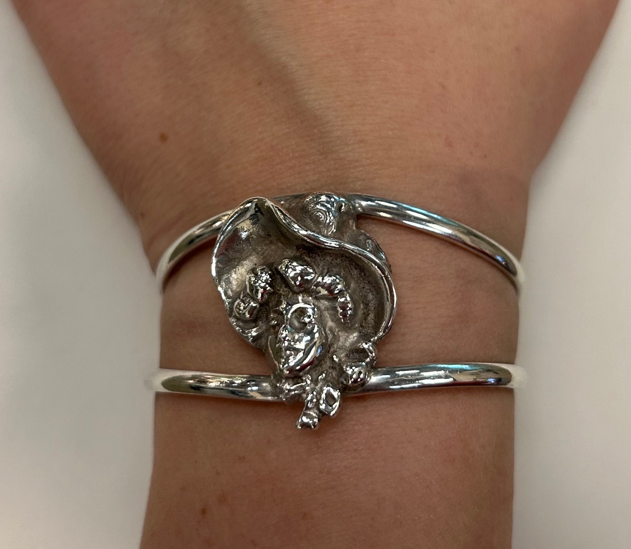 Bracelet Manchette Ancien Art Nouveau - Tête De Femme - Couleur Argenté - Alliage - Occasion Vintage