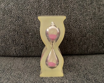 Vintage 1970s lucite acrylic miniature hourglass / timer w/ pink sand