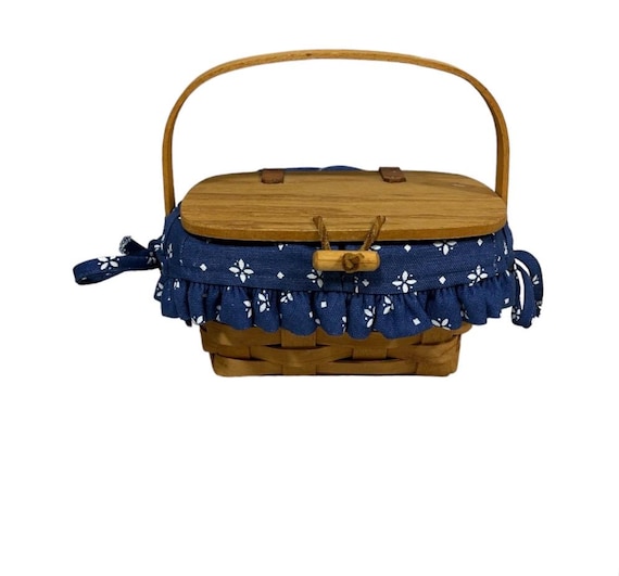 Vintage 1990s LONGABERGER liddled woven wicker top handle basket / purse w/ ruffled lining & toggle closure