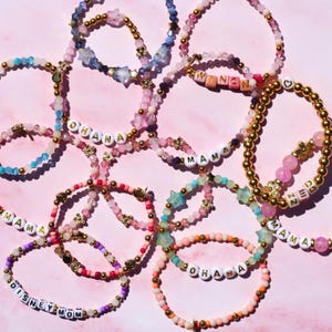 Perlen Freundschafts Buchstaben Armbänder