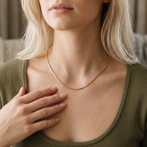 18kt Gold Filled Quadrat Schlangenkette Halskette: Sleek Layering Kette Bild 3