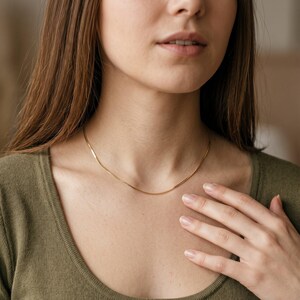 18kt Gold Filled Quadrat Schlangenkette Halskette: Sleek Layering Kette Bild 7