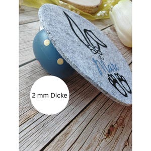 personalisierte Filzuntersetzer Ostern, kleines Ostergeschenk, Ostern Deko; 1 Filzuntersetzer in hellgrau, mit Namen personalisiert, Dicke 2 mm