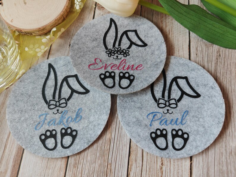 personalisierte Filzuntersetzer Ostern, kleines Ostergeschenk, Ostern Deko; 3 Filzuntersetzer in hellgrau, mit Namen personalisiert