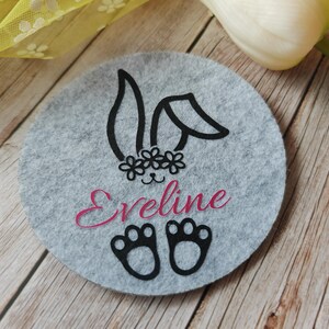 personalisierte Filzuntersetzer Ostern, kleines Ostergeschenk, Ostern Deko; 1 Filzuntersetzer in hellgrau, mit Namen personalisiert