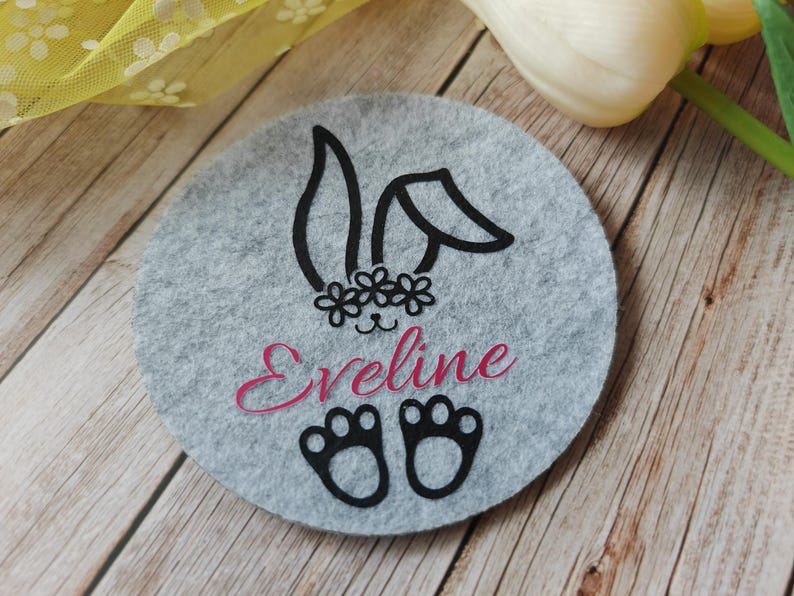 personalisierte Filzuntersetzer Ostern, kleines Ostergeschenk, Ostern Deko; 1 Filzuntersetzer in hellgrau, mit Namen personalisiert