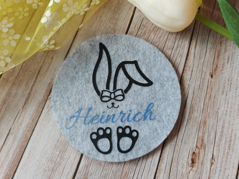 personalisierte Filzuntersetzer Ostern, kleines Ostergeschenk, Ostern Deko; 1 Filzuntersetzer in hellgrau, mit Namen personalisiert