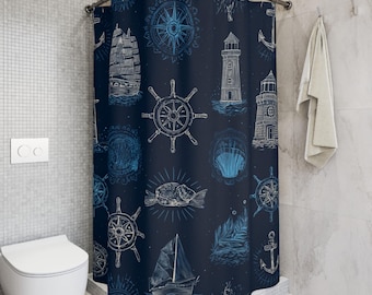 Nautisk duschdraperi: Marinblå kustbadrumsdekor