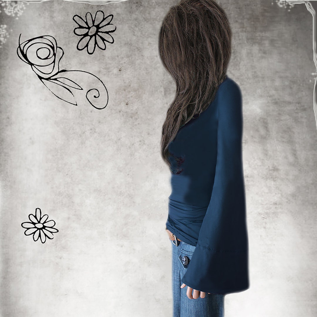Flare Sleeve Woman Knit Top, Crew Neck, Extra Long Sleeves