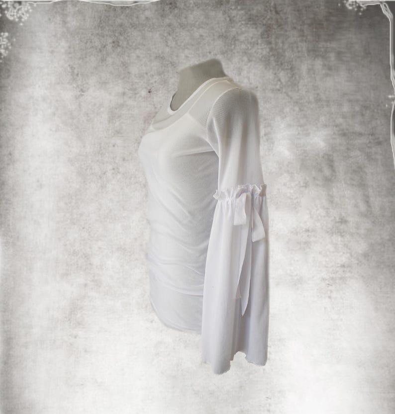 White mesh topflute long sleeveContemporary Lightweight layer
