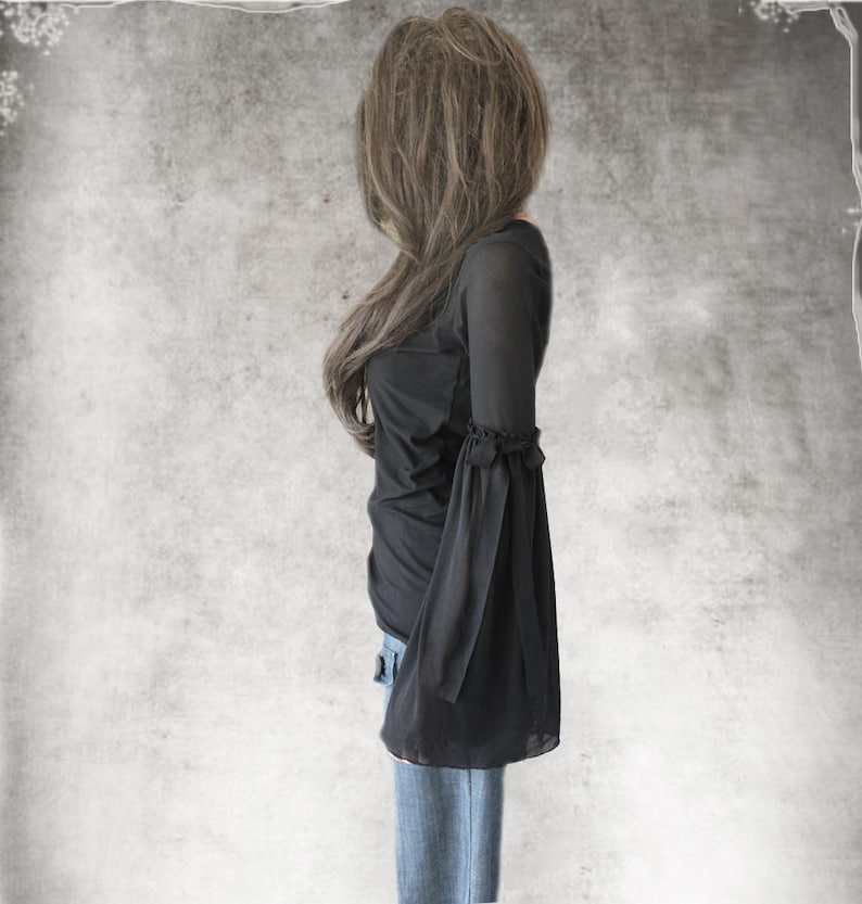 White mesh topflute long sleeveContemporary Lightweight layer