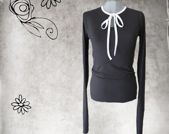 Keyhole women top: extra long sleeves