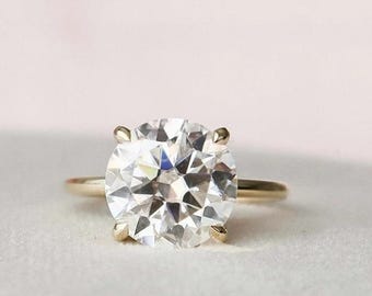 Round Engagement Ring in 14k Solid Gold / Moissanite Engagement Rings / 4-Prong Solitaire Moissanite Ring / Gold Promise Ring