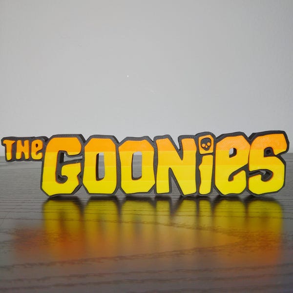 Letrero con el logo de Los Goonies de 17 cm aproximadamente (decoración para sala de cine, Willy el Tuerto, Tesoro Pirata, Perezoso, Trufa y Baraja, exhibición para sala de cine)
